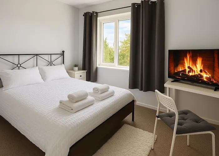 Cozy 2Br Flat Near City Centre Free Parking Fast Wifi